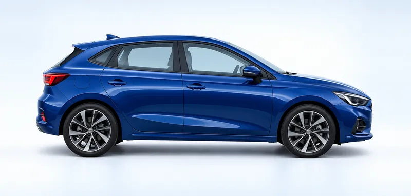 Carro hatch azul visto de lado